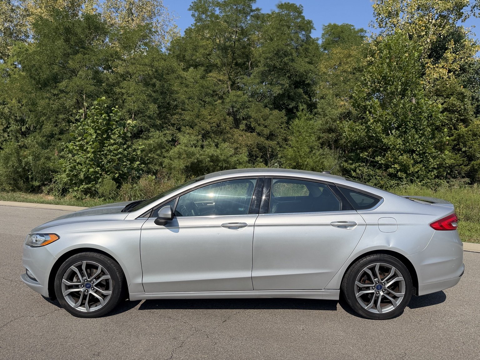 Driver side profile of the silver 2017 Ford Fusion